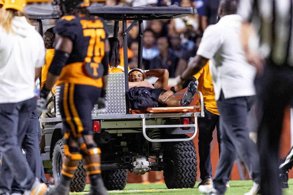 BREAKING NEWS: Tennessee top WR carted ruled out.