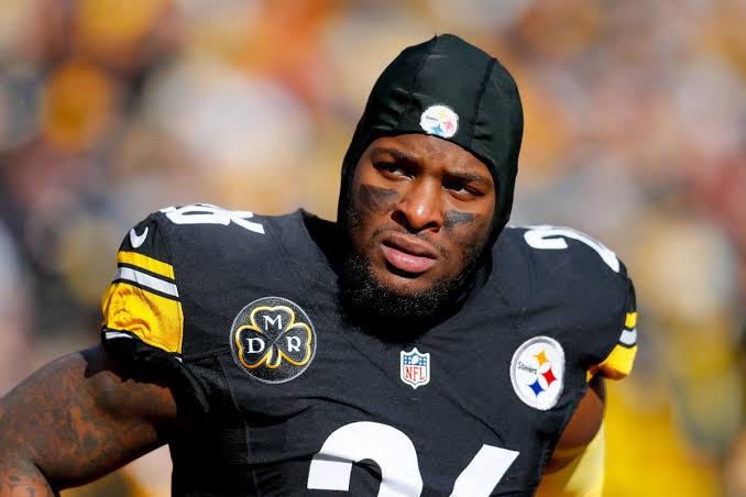 Le’Veon Bell Makes Stunning Return to Pittsburgh Steelers on One-Year Deal