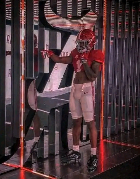 Breaking News: Georgia Bulldogs 5-Star Commit Shocks College Football World with Decision to Flip and Join Alabama Over Michigan, Georgia, and Ohio.