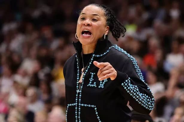 SHOCKING: South Carolina Gamecocks Women’s Basketball Head Coach Dawn Staley Turns Down $195 Million Offer from Ohio State, Demonstrates Unwavering Loyalty to Her Team till death. Read More…