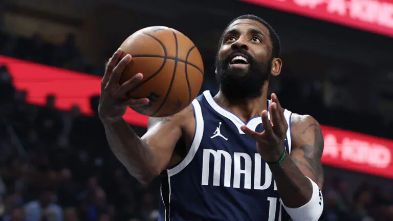 Kyrie Irving declines option, signs extension with Mavericks
